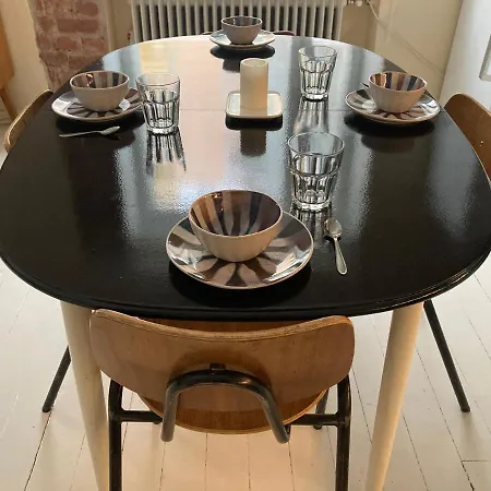 Spacious Bohemian Studio In Trendy Kallio Helsingfors